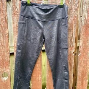 Constantly Varied Gear (CVG) Black Leopard Leggings (Capri) size L